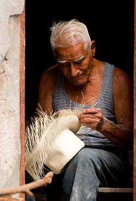 Man_Working_Hat_9848