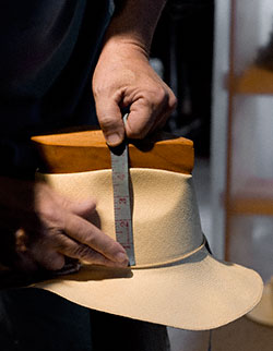 Measuring_Fedora_8151