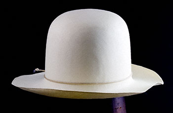 Unblocked fine hat on stand
